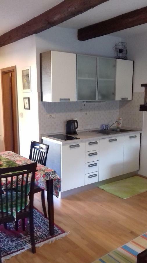 Apartmaji Pri Zivcovih Dutovlje Exterior photo